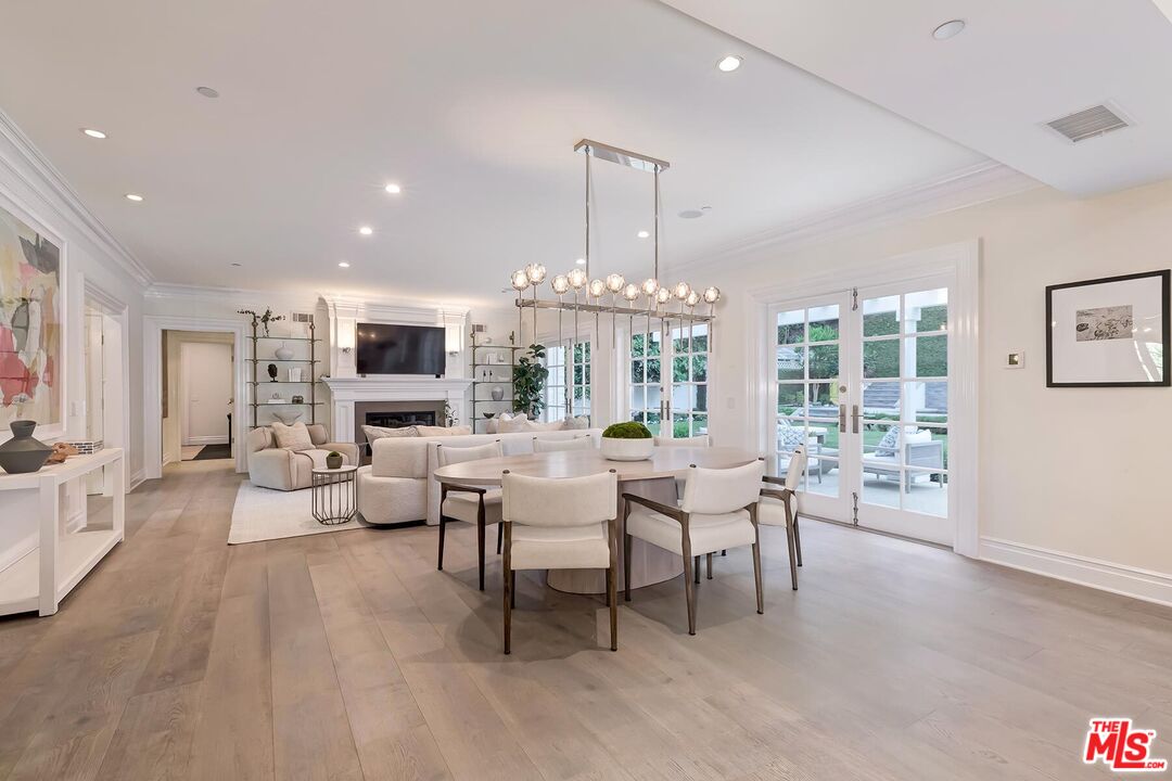 2803 Mandeville Canyon