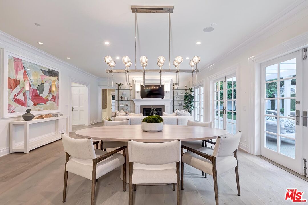 2803 Mandeville Canyon