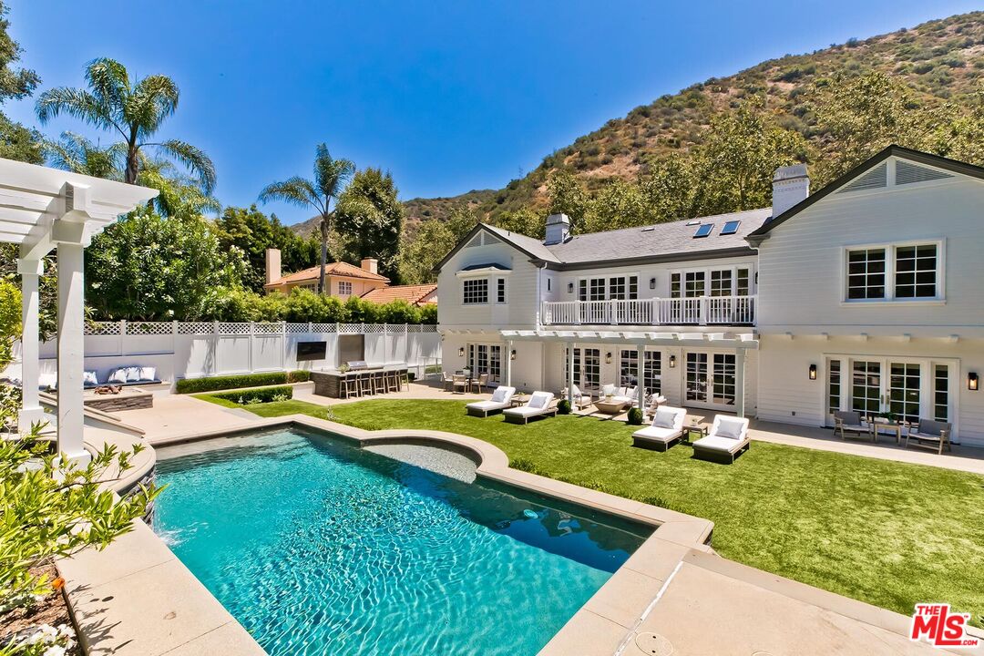 2803 Mandeville Canyon
