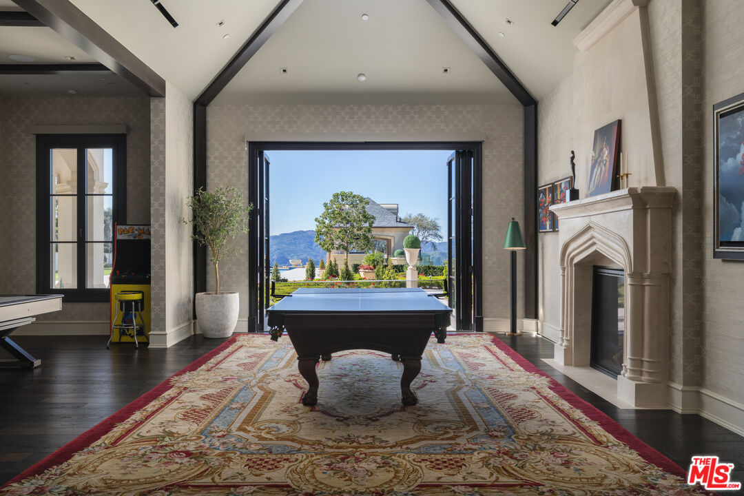 25300 Prado De La Magia, Calabasas