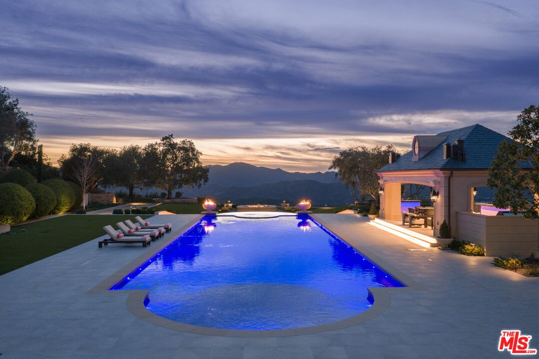 25300 Prado De La Magia, Calabasas
