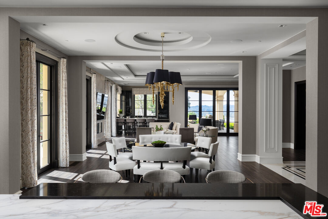 25300 Prado De La Magia, Calabasas