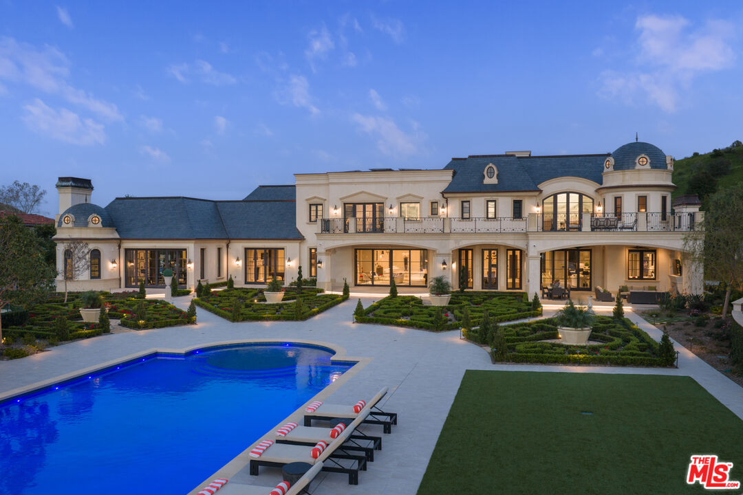 25300 Prado De La Magia, Calabasas