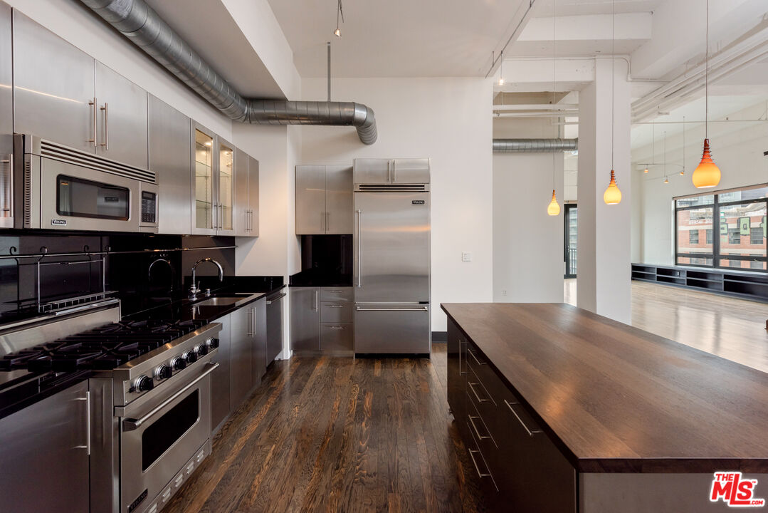 849 S Broadway Unit: 1210