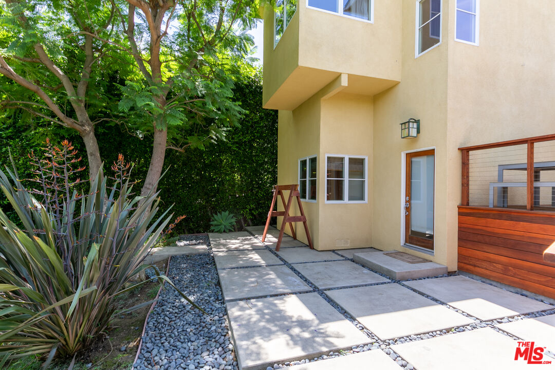 1530 S Sierra Bonita Ave