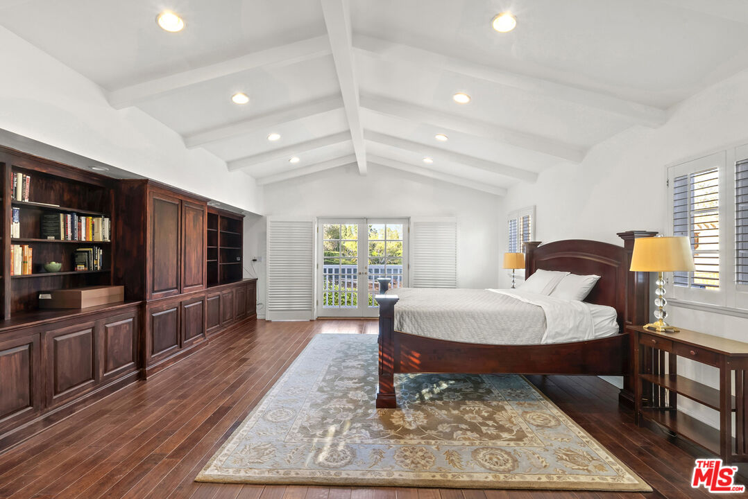 1233 Corsica Dr, Pacific Palisades 