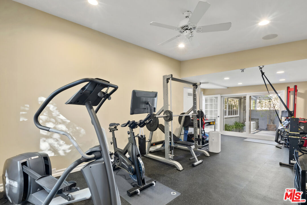 1233 Corsica Dr, Pacific Palisades 