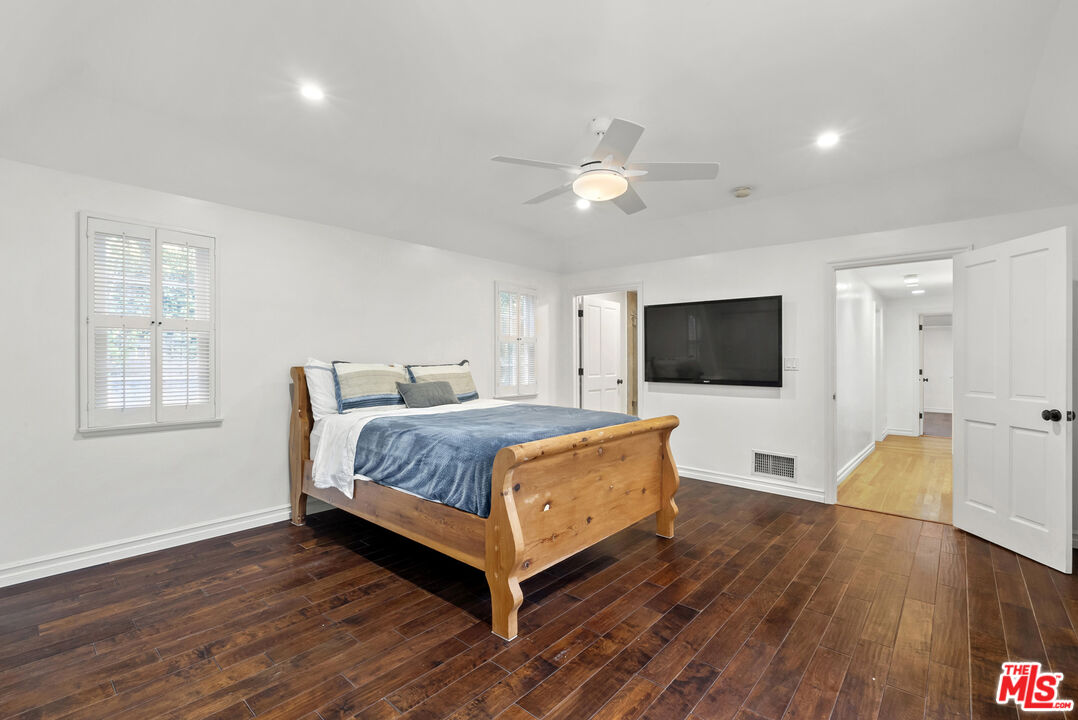 1233 Corsica Dr, Pacific Palisades 