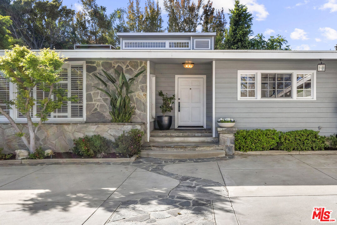 1233 Corsica Dr, Pacific Palisades 