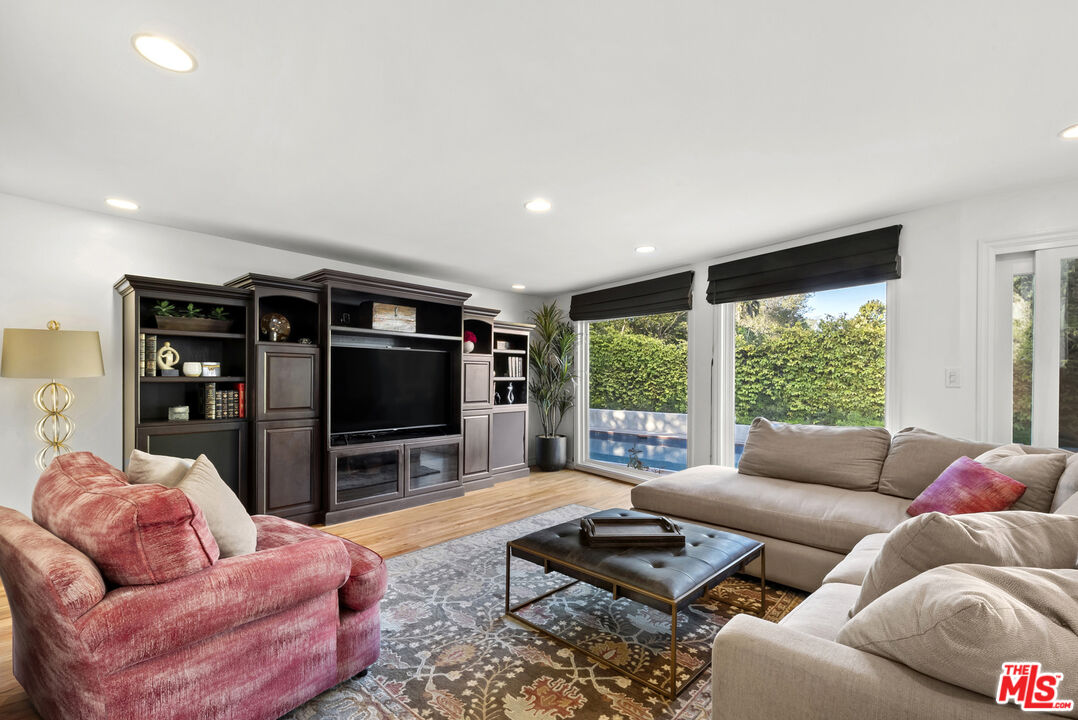 1233 Corsica Dr, Pacific Palisades 