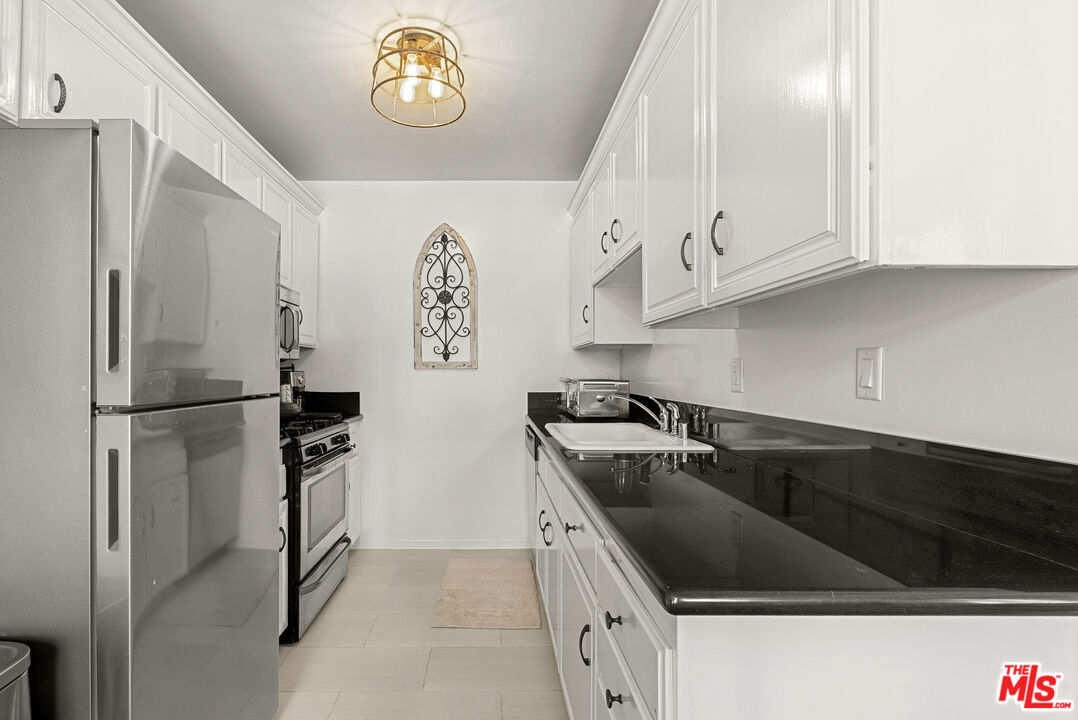 308 N Sycamore Unit: 102