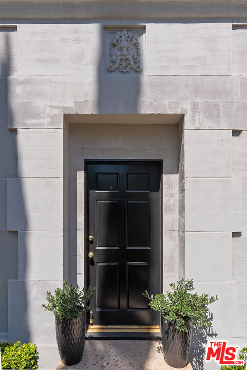 308 N Sycamore Unit: 102