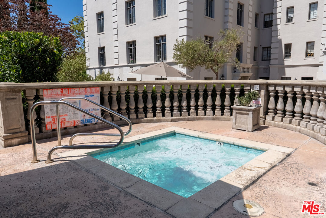 308 N Sycamore Unit: 102
