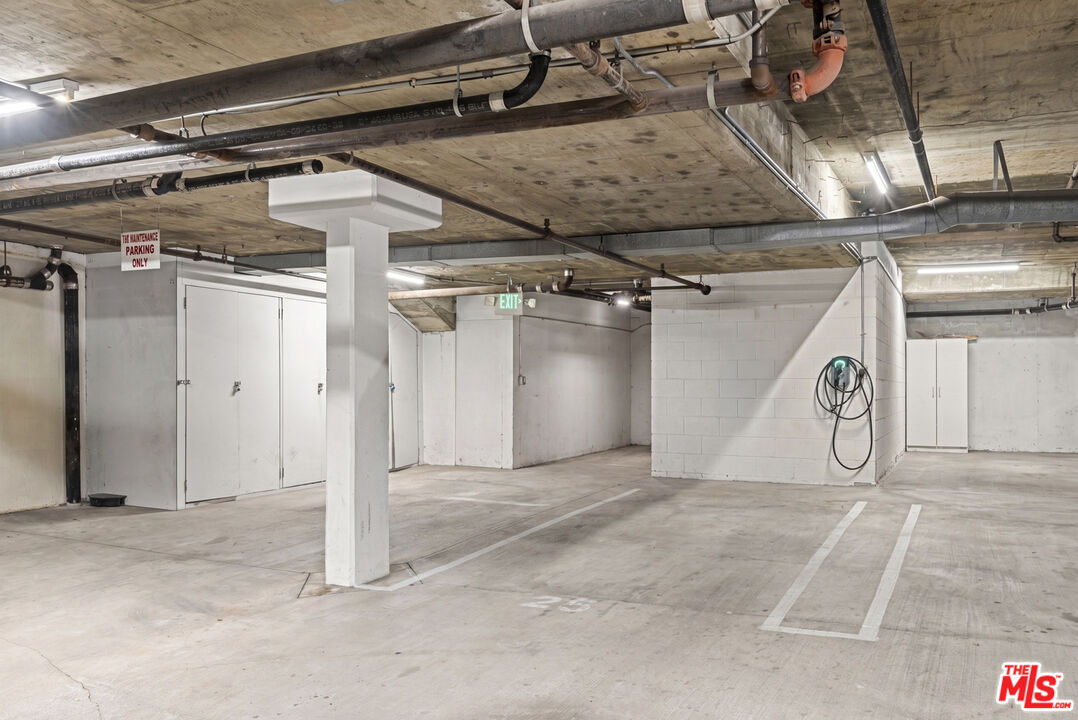 308 N Sycamore Unit: 102