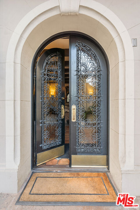 308 N Sycamore Unit: 102