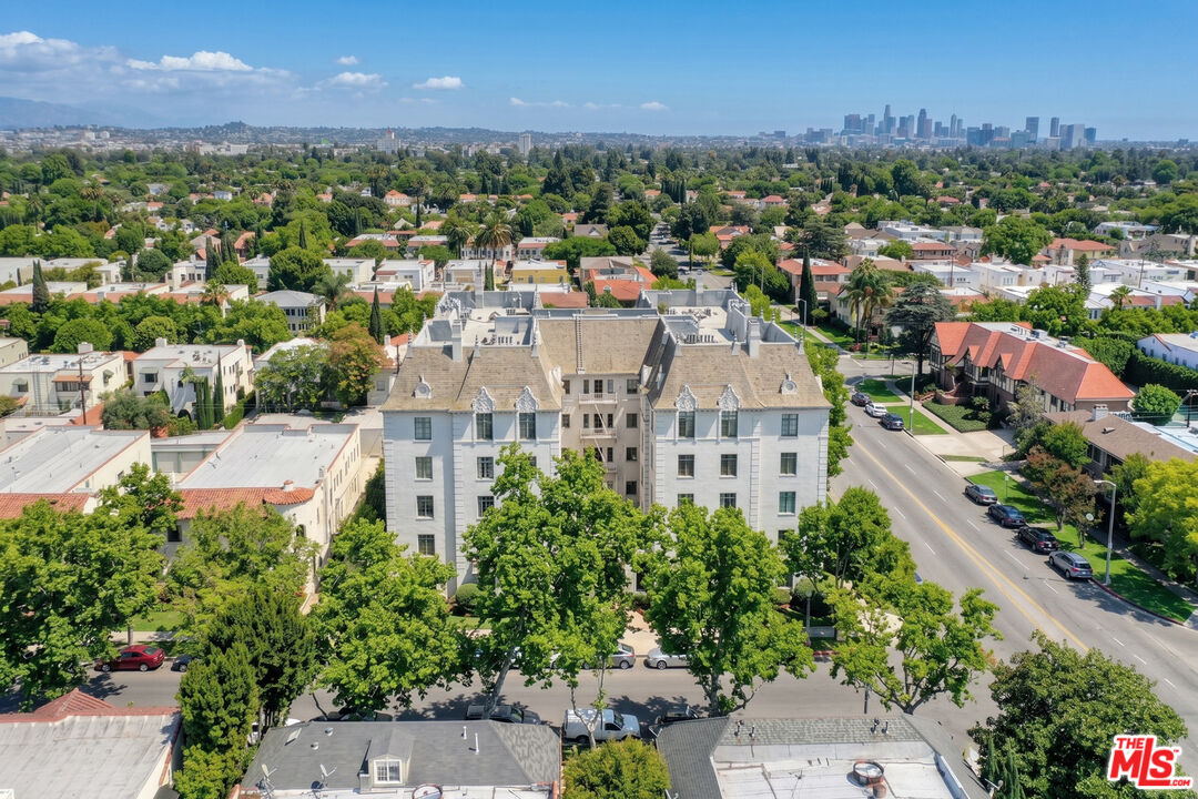 308 N Sycamore Unit: 102