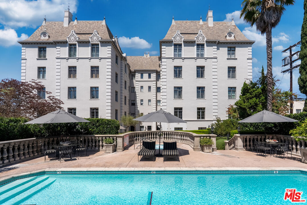 308 N Sycamore Unit: 102