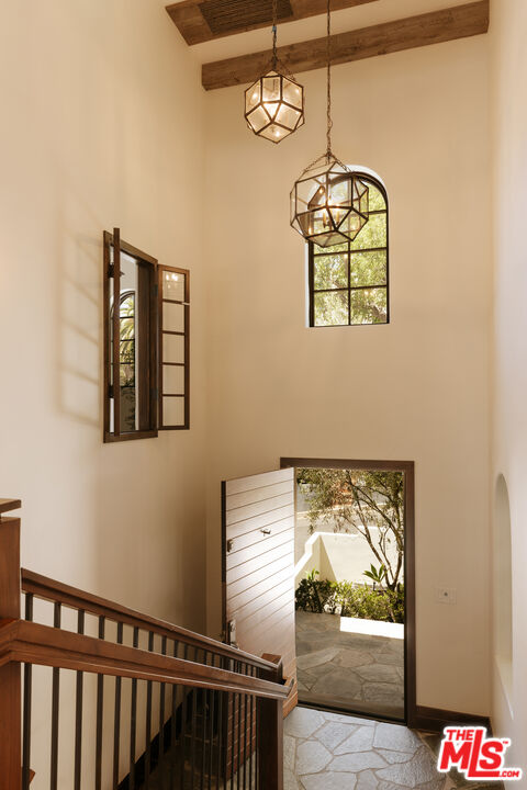 6280 Ivarene Ave, Hollywood Hills