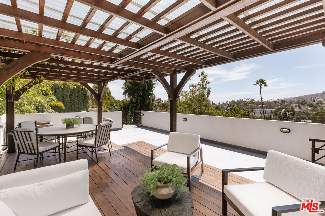 6280 Ivarene Ave, Hollywood Hills