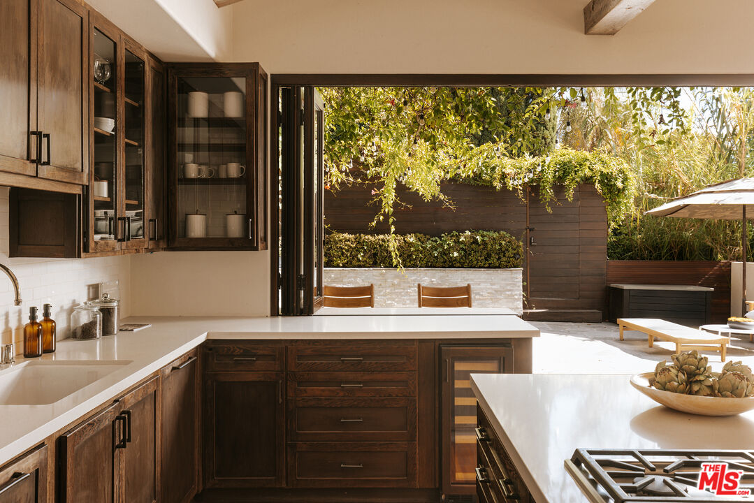 6280 Ivarene Ave, Hollywood Hills