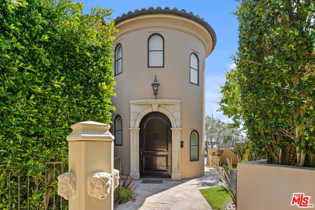 300 N Dianthus St