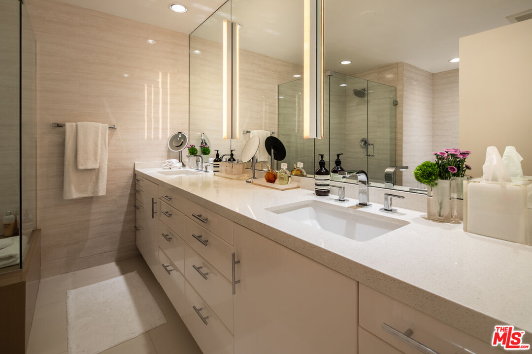 8455 Fountain Ave Unit: 518, West Hollywood 