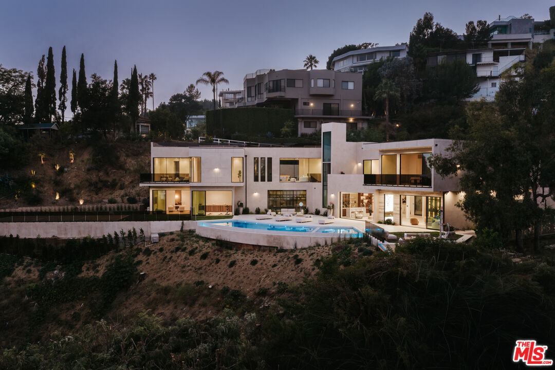 9262 Thrush Way, Hollywood Hills