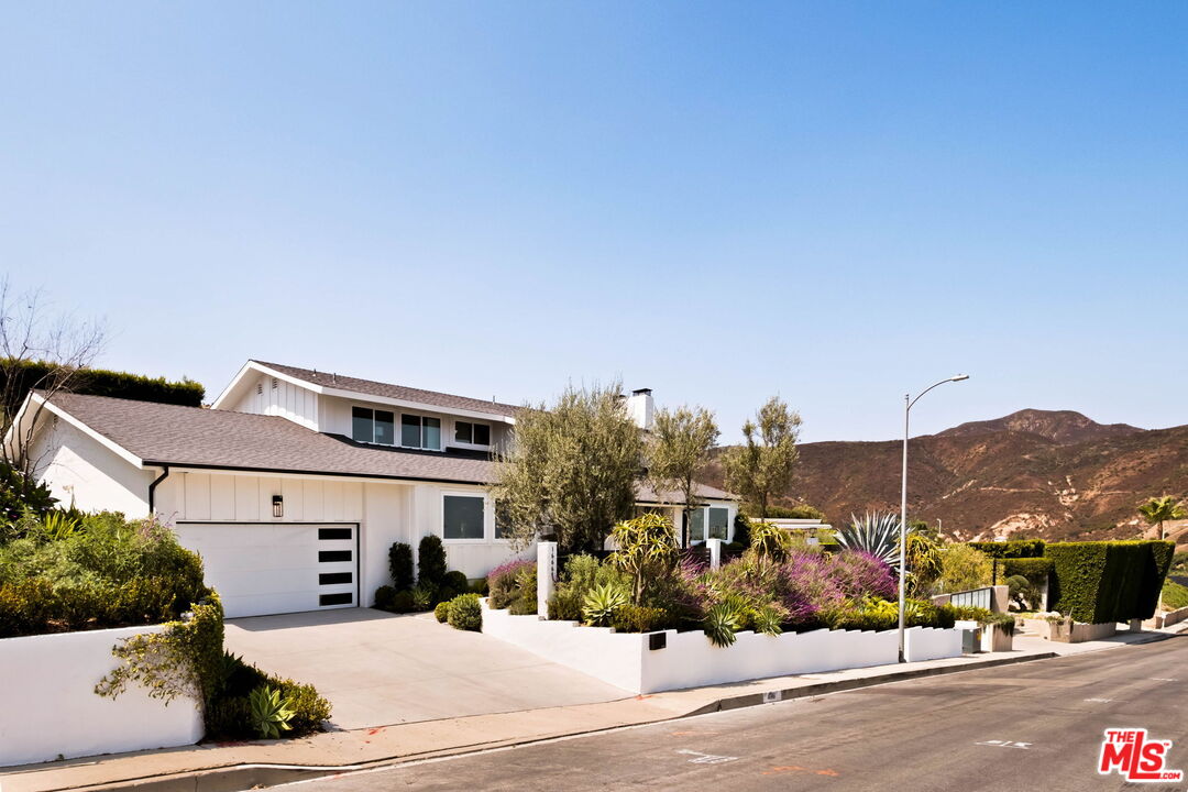 16661 Charmel Ln