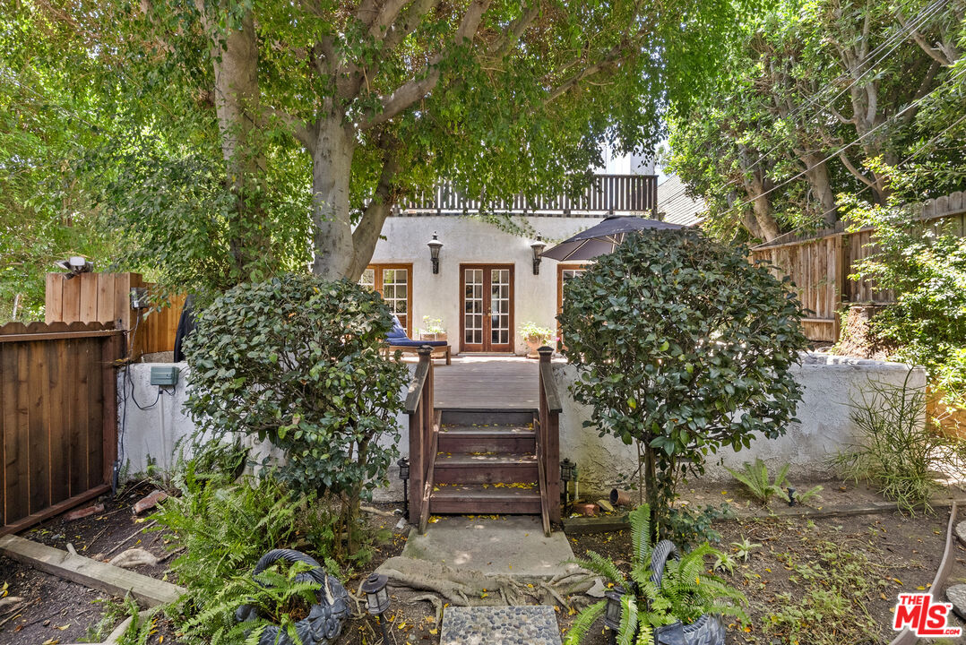1711 N Curson Ave