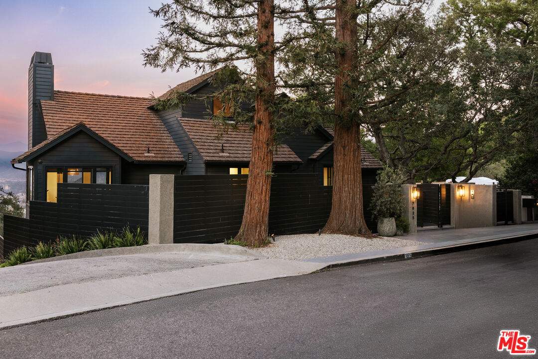7825 Torreyson Dr