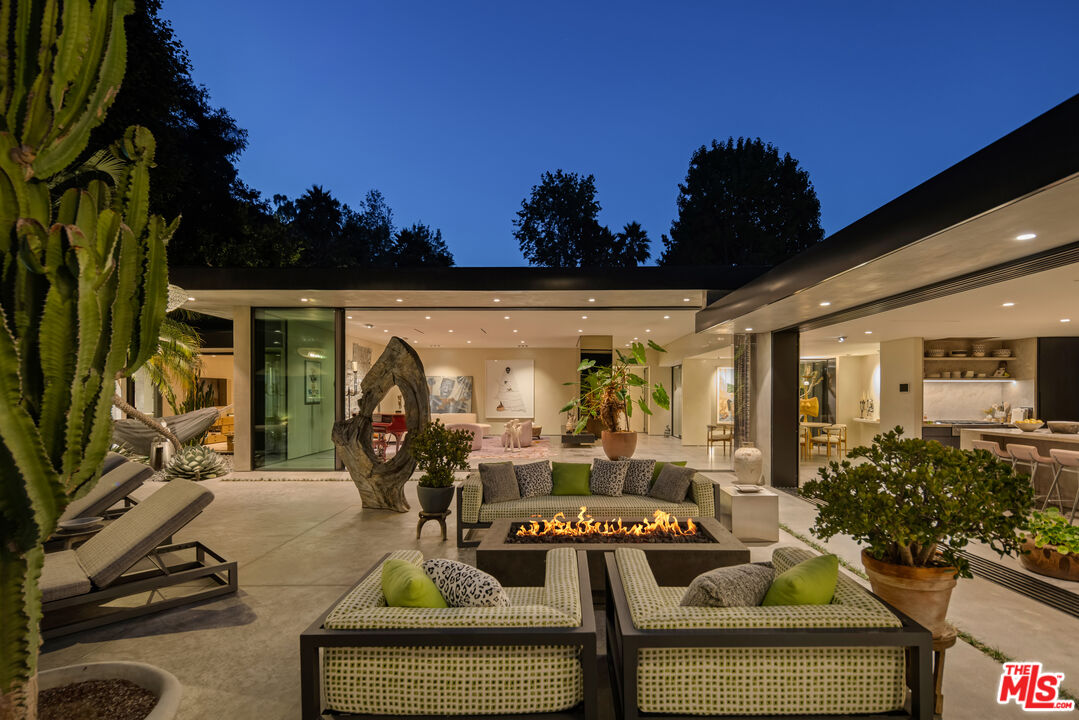 1087 Moraga Dr