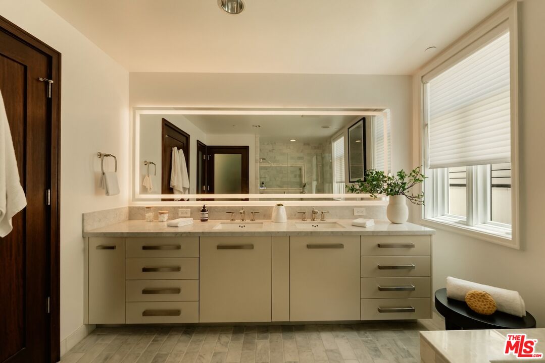447 N Doheny Dr Unit: 101, Beverly Hills