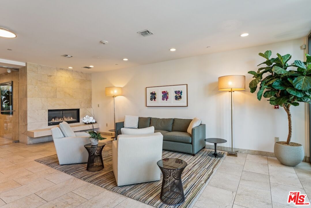 447 N Doheny Dr Unit: 101, Beverly Hills