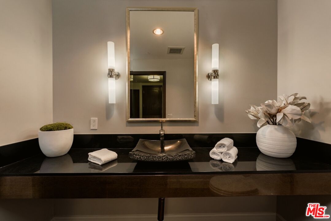 447 N Doheny Dr Unit: 101, Beverly Hills