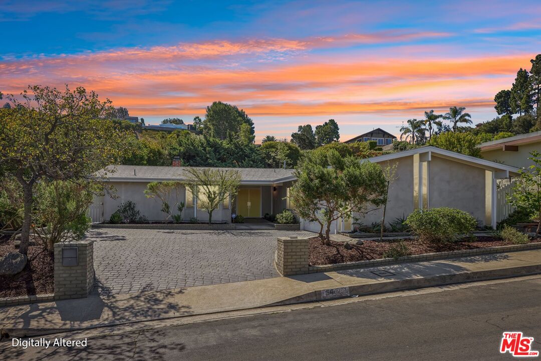 3000 Dona Emilia Dr
