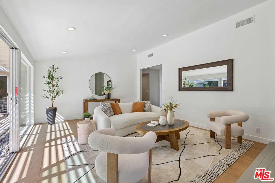 3000 Dona Emilia Dr