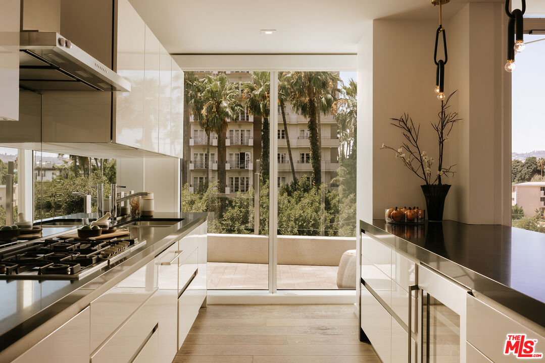 9000 W 3rd St Unit: 501