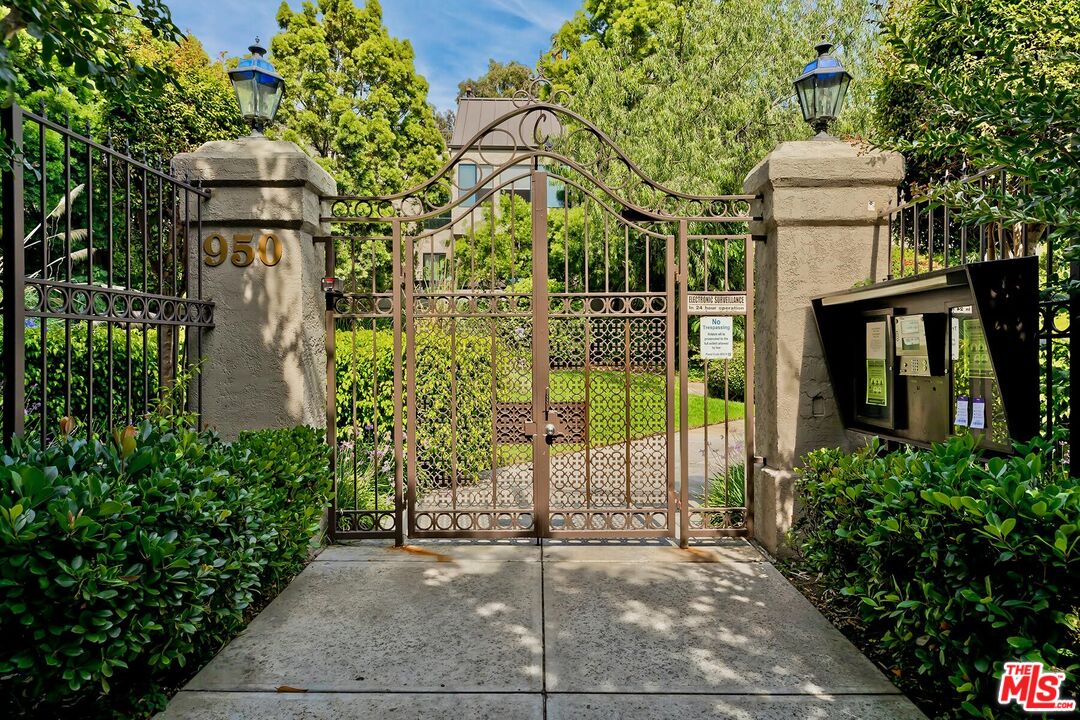 950 N Kings Rd Unit: 254, West Hollywood 