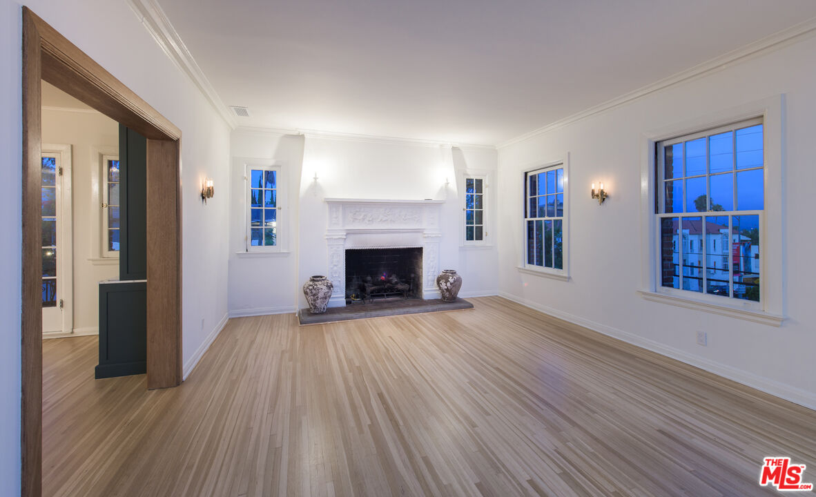 7655 Hollywood Blvd Unit: 3