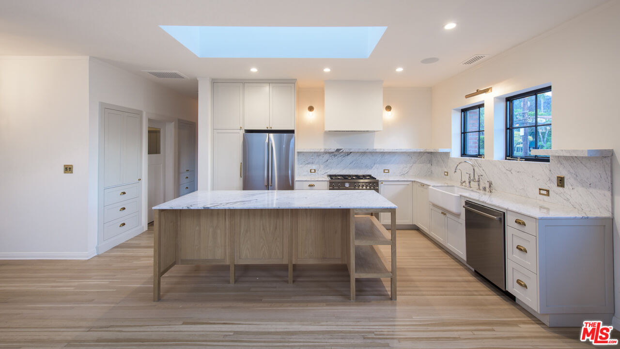 7655 Hollywood Blvd Unit: 3