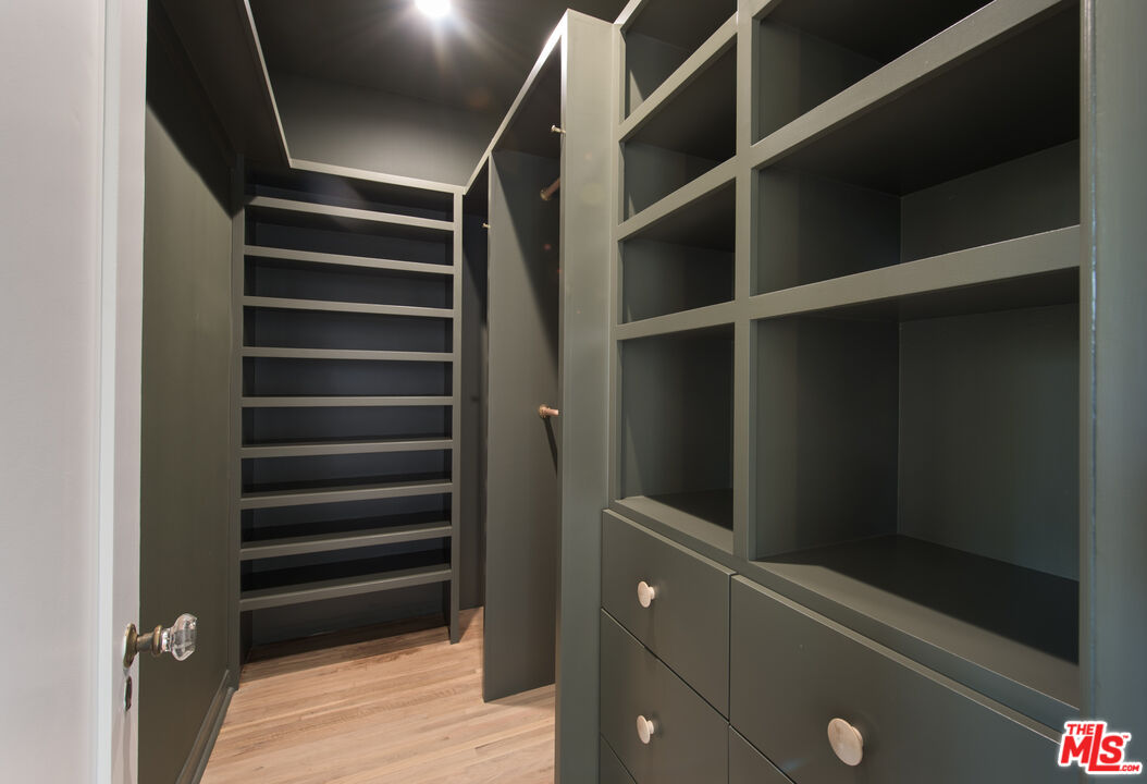 7655 Hollywood Blvd Unit: 3