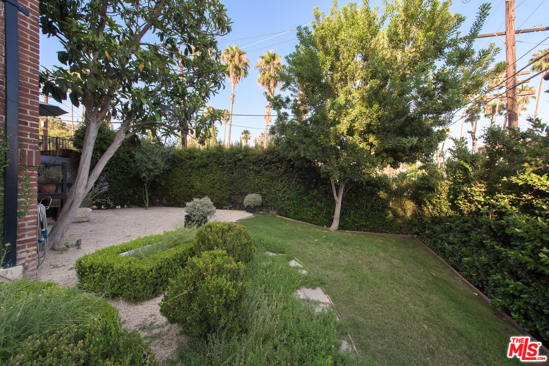 7655 Hollywood Blvd Unit: 3