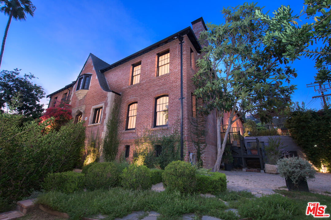 7655 Hollywood Blvd Unit: 3