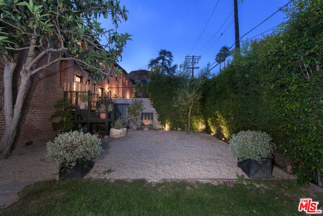 7655 Hollywood Blvd Unit: 3