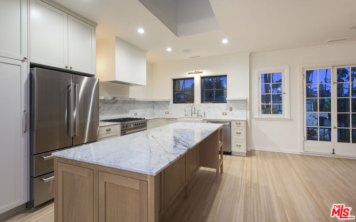7655 Hollywood Blvd Unit: 3