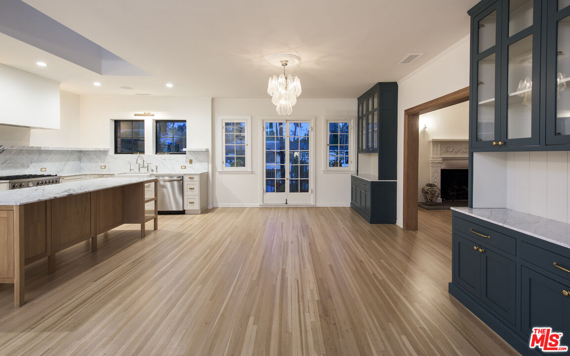7655 Hollywood Blvd Unit: 3