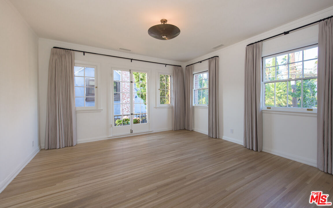 7655 Hollywood Blvd Unit: 3