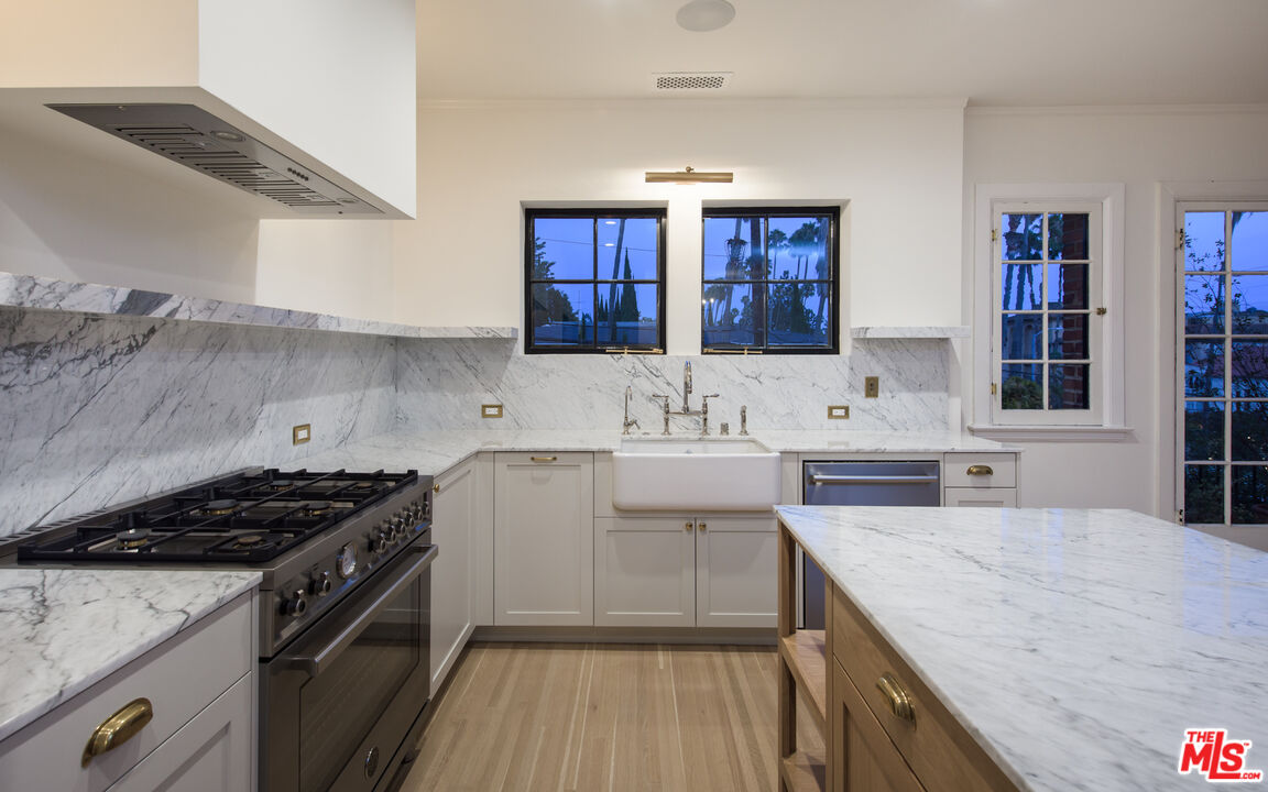 7655 Hollywood Blvd Unit: 3