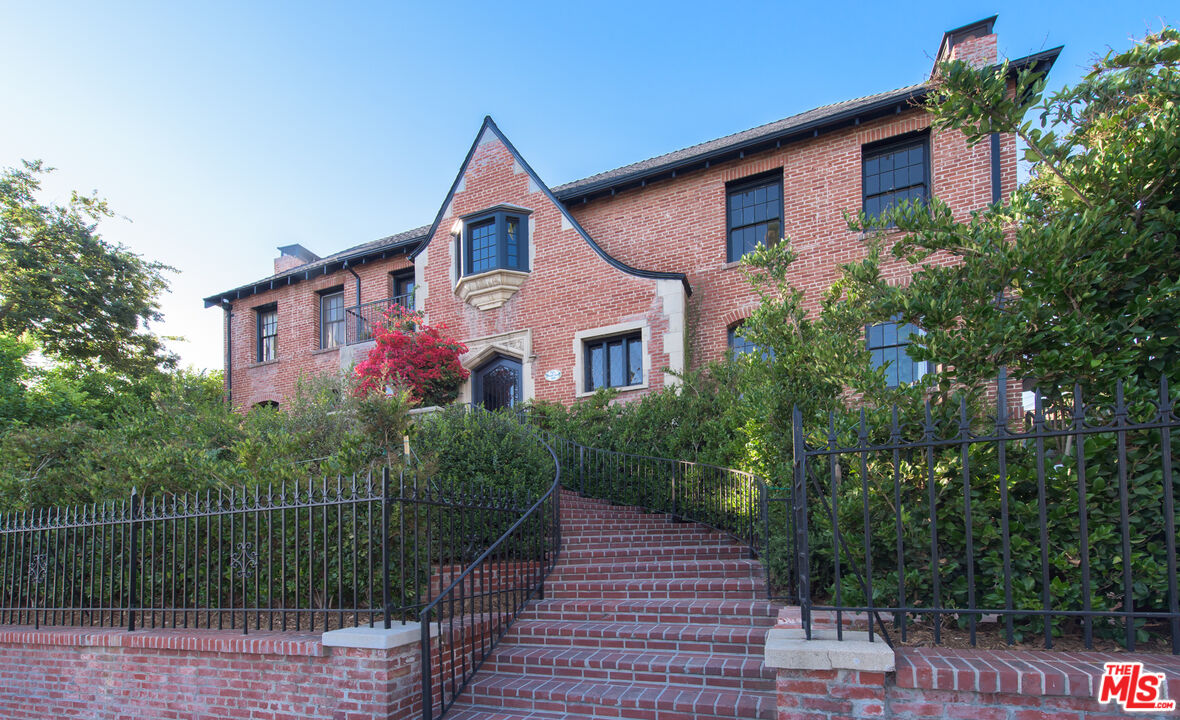 7655 Hollywood Blvd Unit: 3