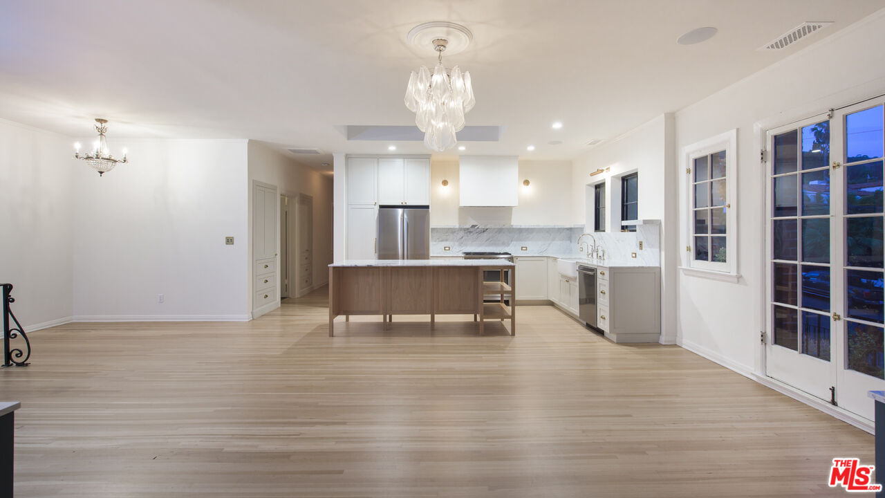 7655 Hollywood Blvd Unit: 3